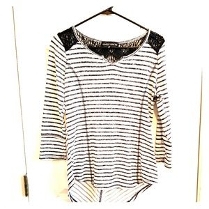 Almost Famous size XL (fits like a Large)